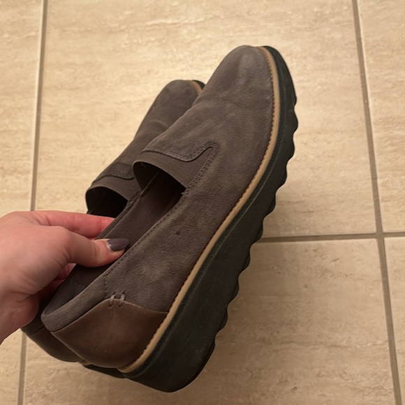 Clarks women's * Sharon Dolly * Grey Suede Slip-On  Cushion Plus Shoes - Picture 6 of 9